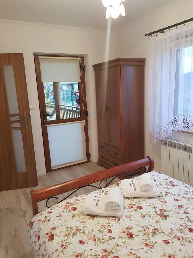 Domki I Pokoje U Borsa Lesko Buitenkant foto